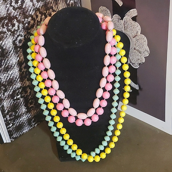 💥FREE💥Bundle of Vintage Beaded Pastel Necklaces for Spring! - Picture 2 of 5